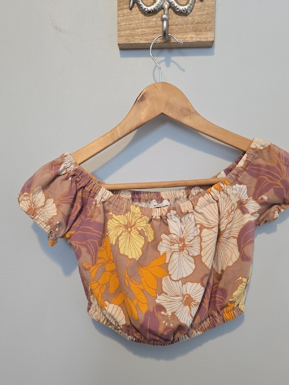 Wilfred Floral Off-Shoulder Crop Top in Yellow, Purple & Cream